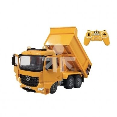 The toy Jamara Mercedes Arocs truck is controlled by the JA404940 remote control 1