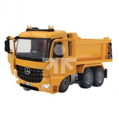 The toy Jamara Mercedes Arocs truck is controlled by the JA404940 remote control 2