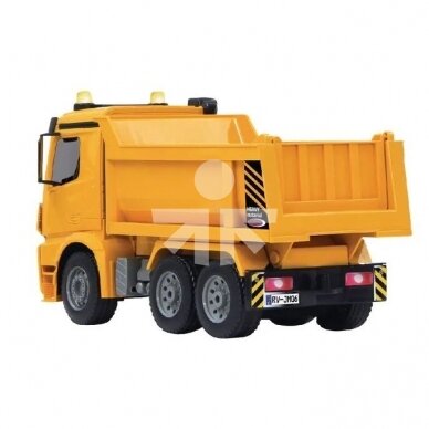 The toy Jamara Mercedes Arocs truck is controlled by the JA404940 remote control 3